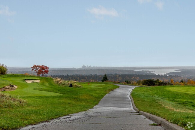 The Golf Club at Newcastle near Rainier Crest features scenic courses and mountain views.
