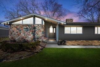 16615 Walcliff Dr, Clinton Township, MI 48035