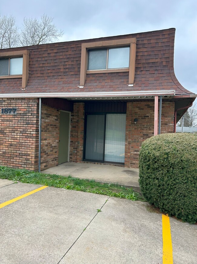 1877 W Chestnut St, Lancaster, OH 43130