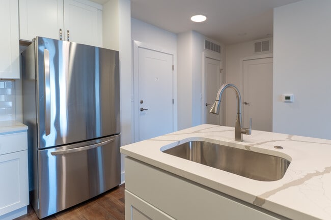 Gurnee Glen Apartments, Gurnee, IL 60031 - photo 3