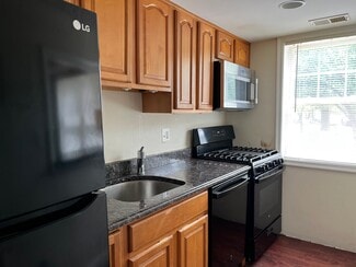 912 Barnaby St SE Unit 103, Washington, DC 20032