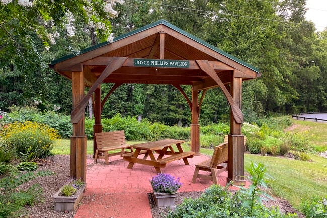 Independent Hill’s library includes a pavilion for outdoor reading and relaxation.