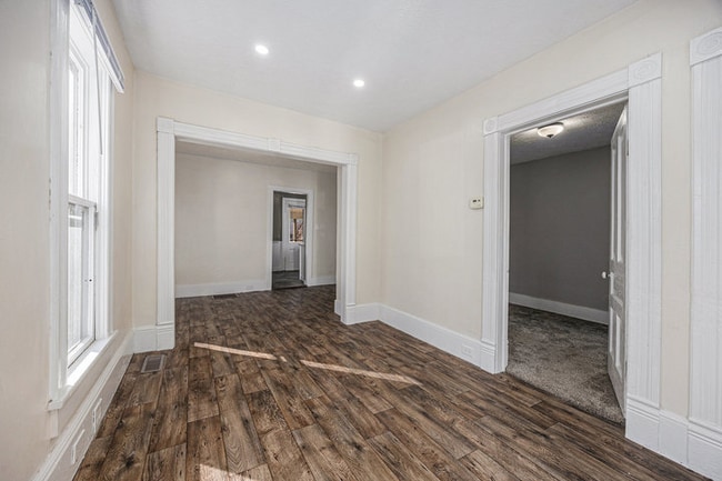 36 Grove St NE, Grand Rapids, MI 49505 - photo 5