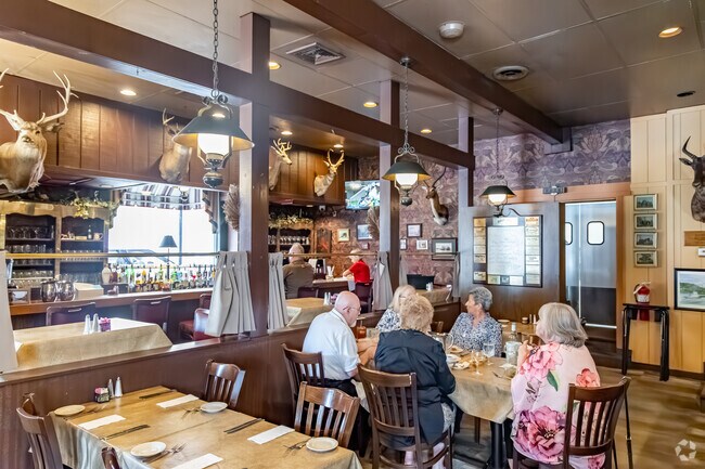 If you want great food and service come to Rockwell's Red Lion Restaurant in Elizabeth.