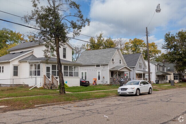 The residential streets of the Arts District are quiet and lined with shady mature trees.