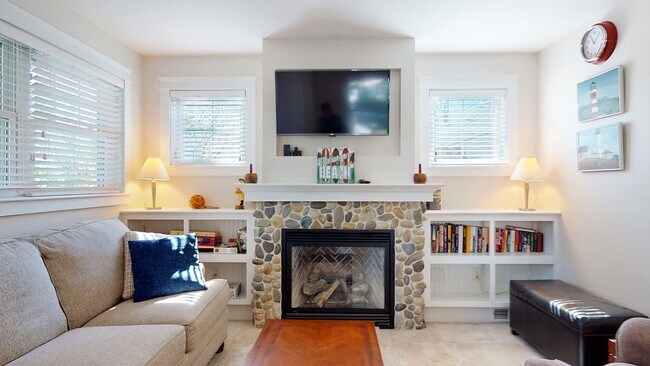 1 Sea Rose Ln, Pine Point, ME 04074 - photo 2