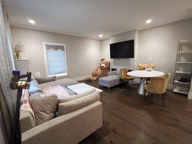 214 Market St unit 1, Boston, MA 02135 - photo 4