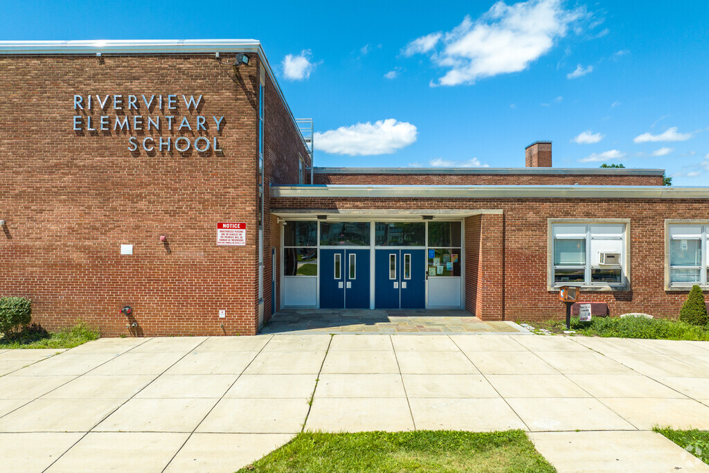 Riverview Elementary School in Baltimore serves PK-5th grade.