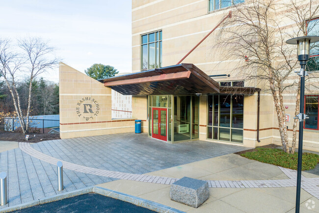 The Rashi School is a private, Jewish school located in Dedham, MA.