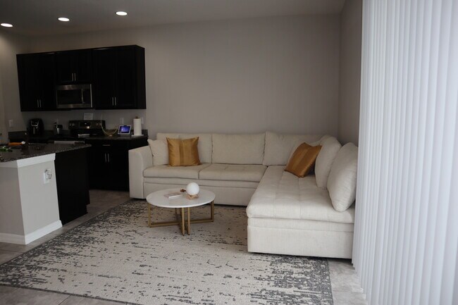 7022 Grand Elm Dr, Riverview, FL 33578 - photo 5