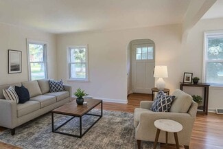 8070 Red Oak Dr, Mounds View, MN 55112