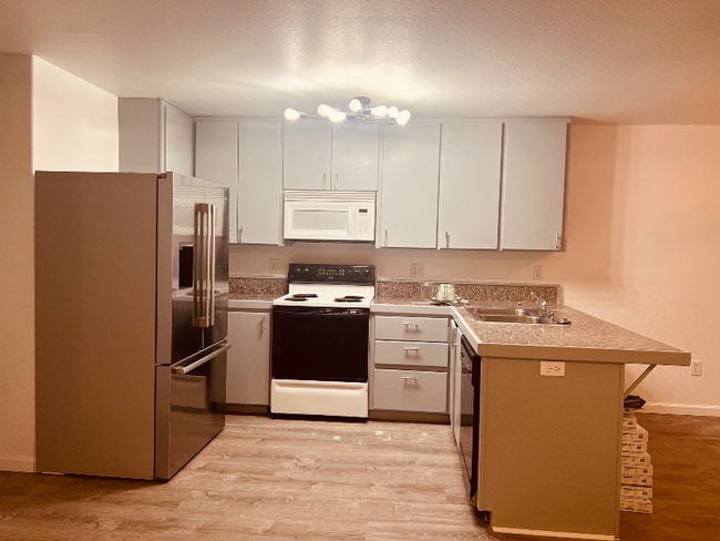 2125 Hamilton Ave, North Bend, OR 97459 - photo 5