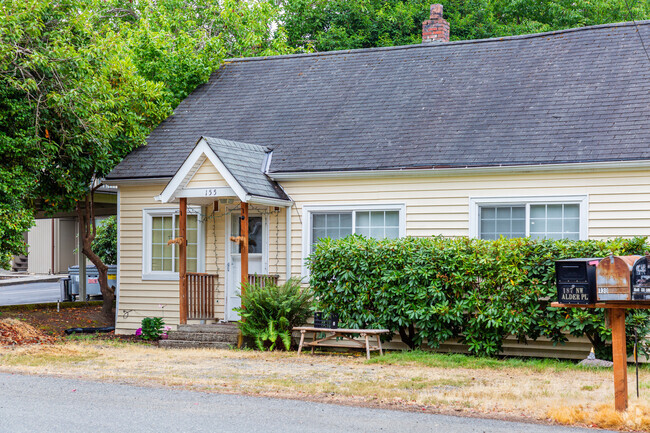 This midcentury home has a lot of curb appeal Iin the Gilman neighborhood in Issaquah.