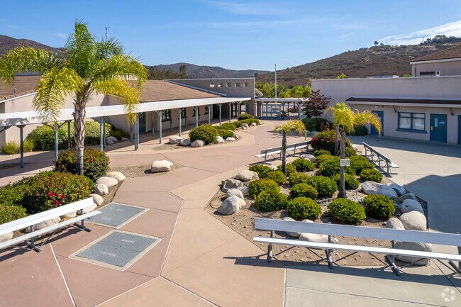 Poway Schools Creekside Elementary School Courtyard