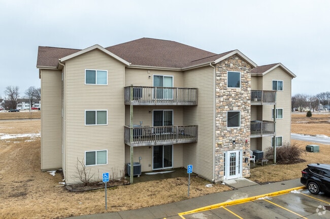 Kinsale Condominiums, Waterloo, IA 50701 - photo 2