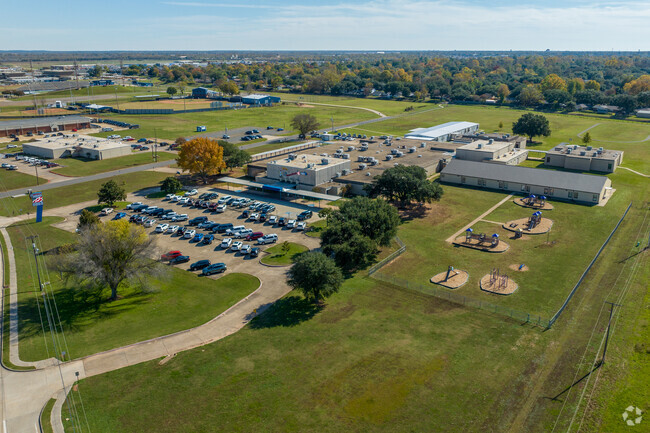 Many residents are close to Apollo Elementary.