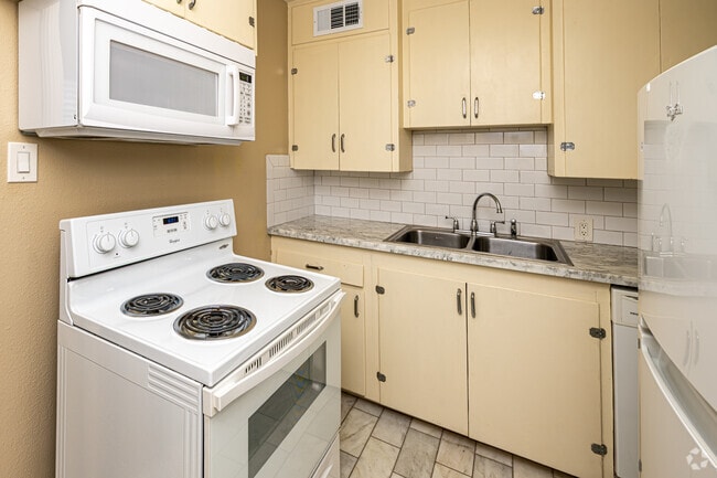 2BR, 1BA - 1,000SF - Kitchen