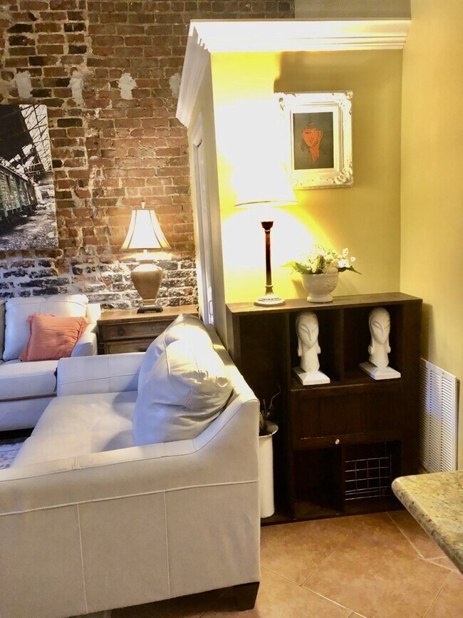 854 Camp St unit C 3rd floor furnishe, New Orleans, LA 70130 - photo 6