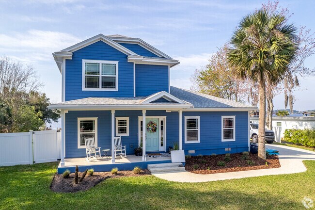 Coastal themed homes are common in The Islands.