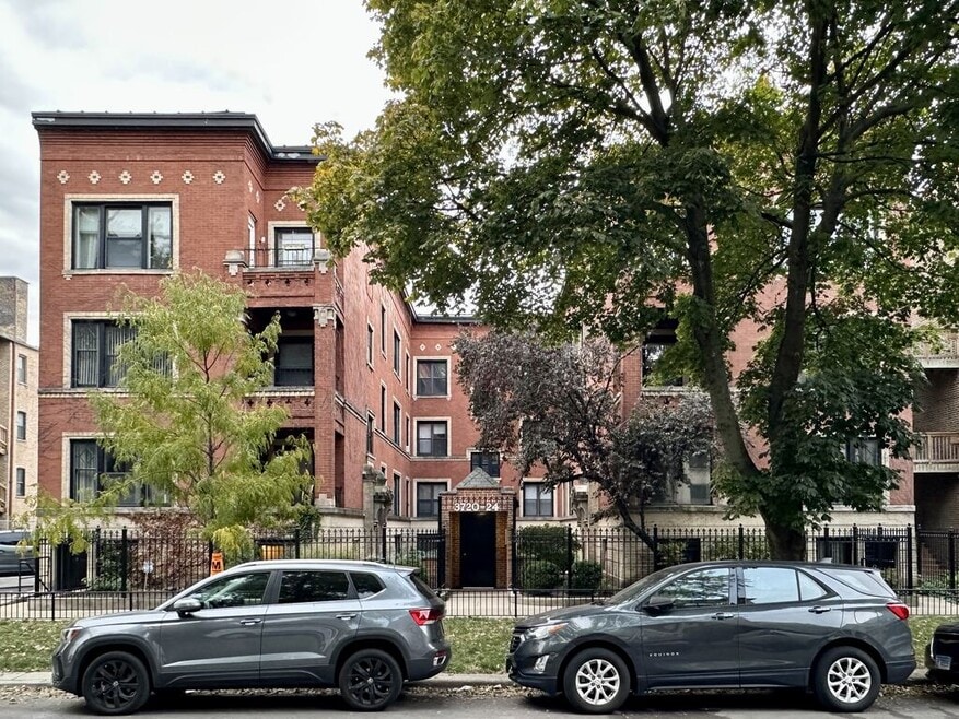 3722 N Sheffield Ave unit M01H, Chicago, IL 60613 - photo 1