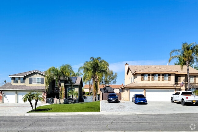 2-story homes in Arlington Heights are spacious and popular.