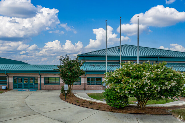 Jacksonville Commons Elementary School serves over 500 students in the Jacksonville area.