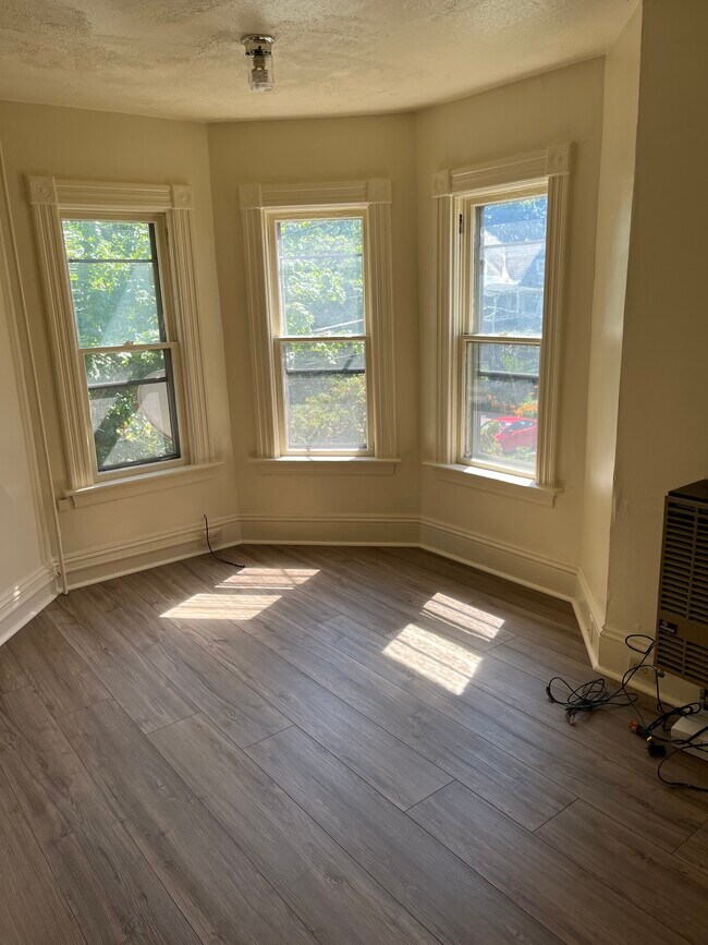 28 Brookes Ave, Burlington, VT 05401