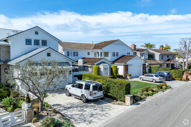 A row of multilevel homes in Cliff Haven that are well maintained.