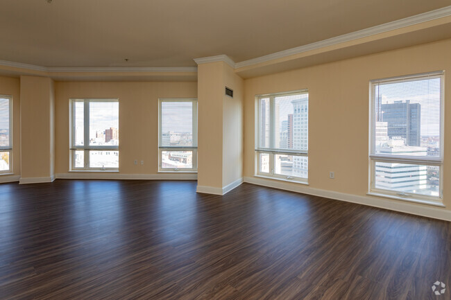 2BR, 2BA - 1,505SF - Living Room