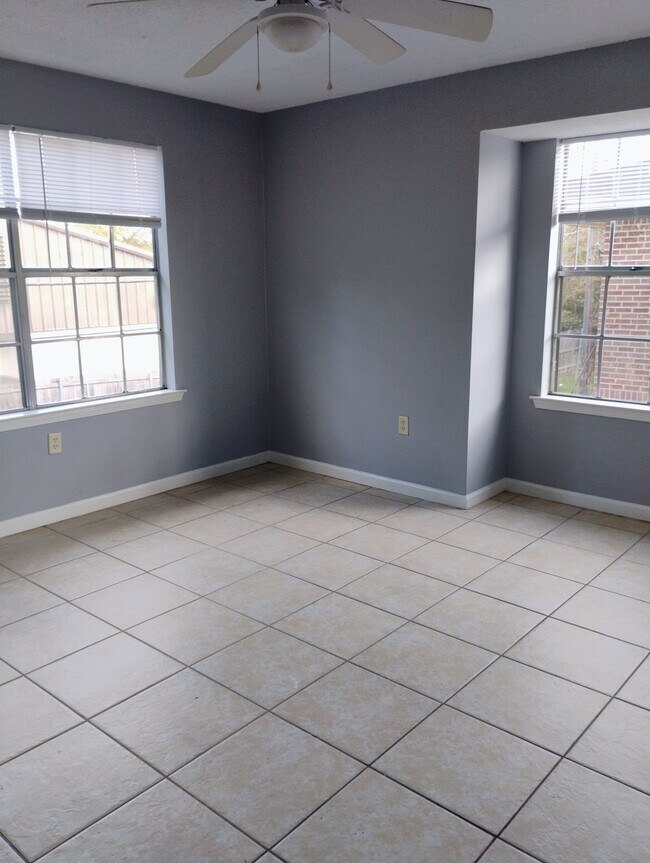 1045 Manson Dr unit D, Baton Rouge, LA 70816 - photo 3