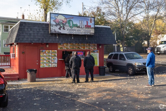 Social District residents line up for a quick lunch at Tacos Don Nacho.