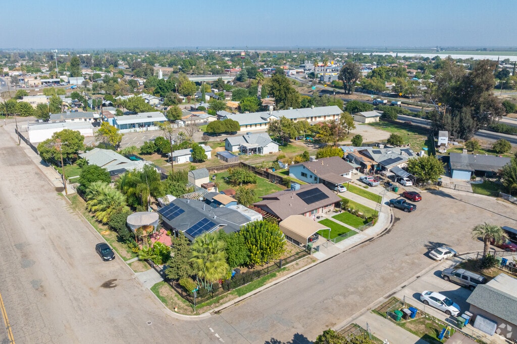 With a population of about 7,500, Earlimart is a majority Hispanic population.