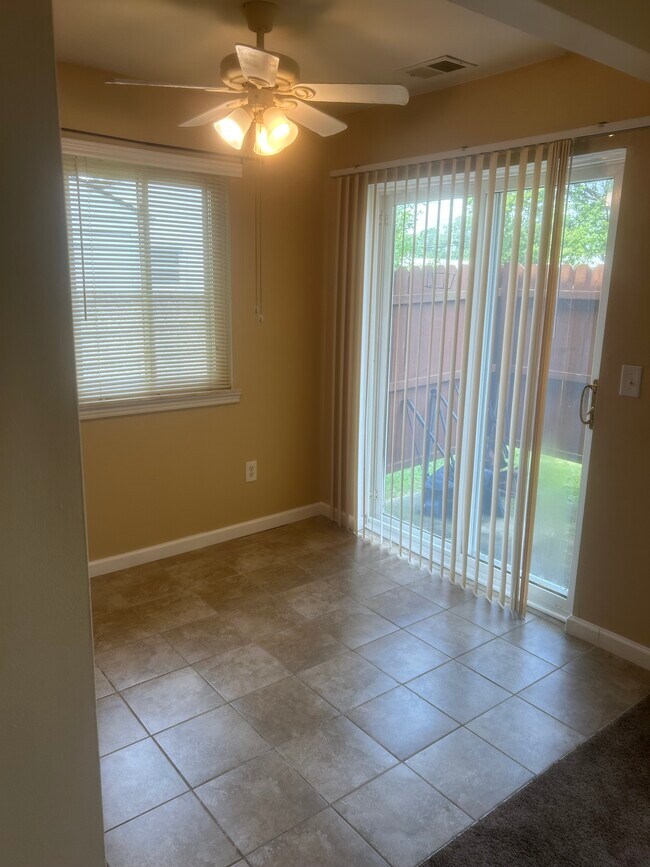 19102 E 14 Mile Rd unit 19102 14 mile rd, Roseville, MI 48066 - photo 3