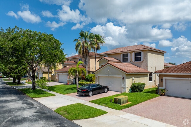 Monarch Lakes features a variety of single family homes and townhomes for rent and sale.