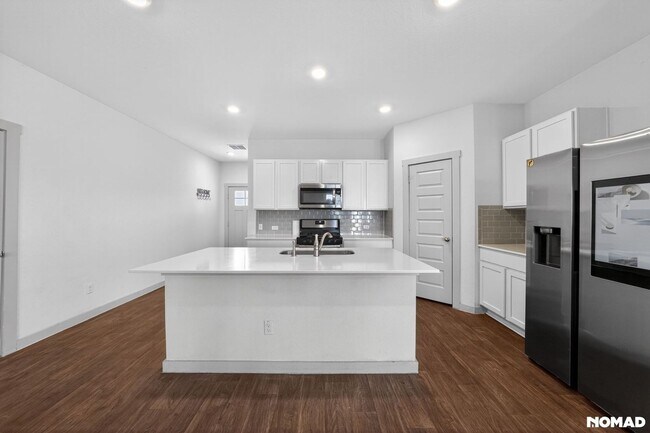 210 Big Cypress Byu Rd, Hutto, TX 78634 - photo 4