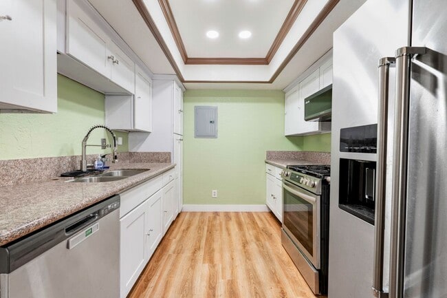 9006 Stacie Ln, Anaheim, CA 92804 - photo 7