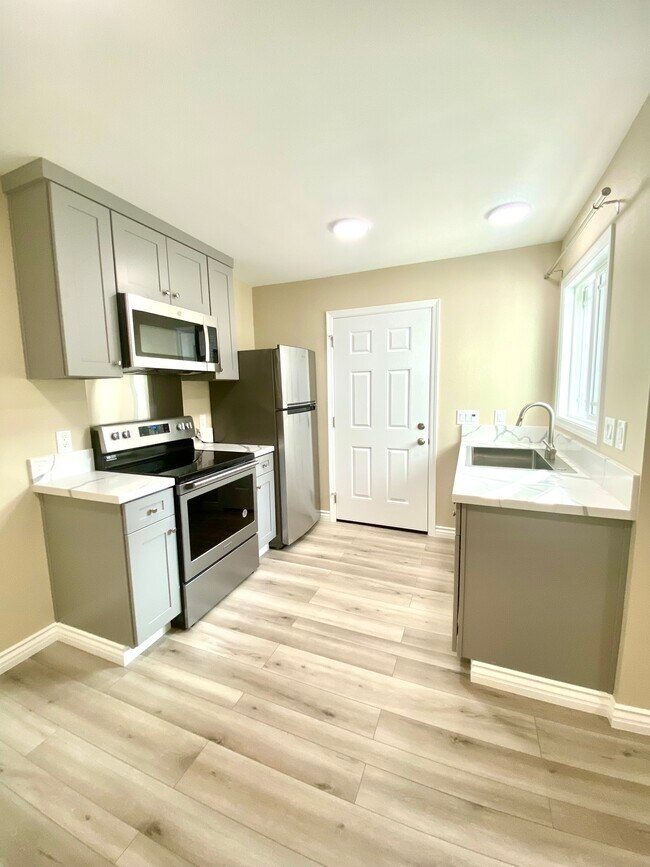 1105 Debra Dr Unit B, Costa Mesa, CA 92626