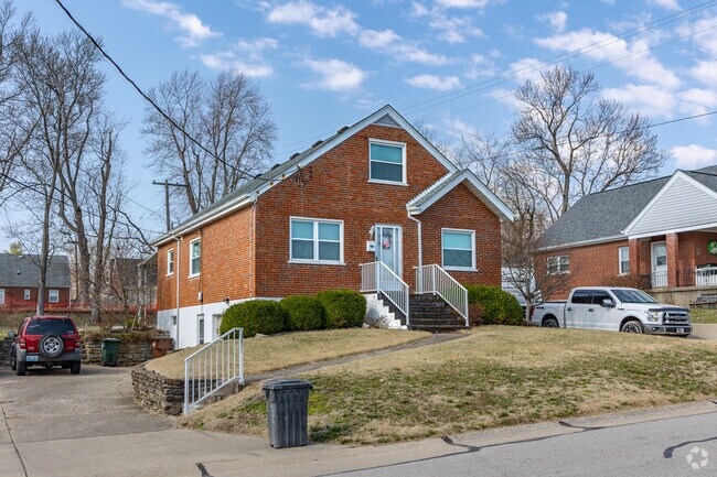 Homebuyers looking in Elsmere can expect to spend around $201 per square foot.