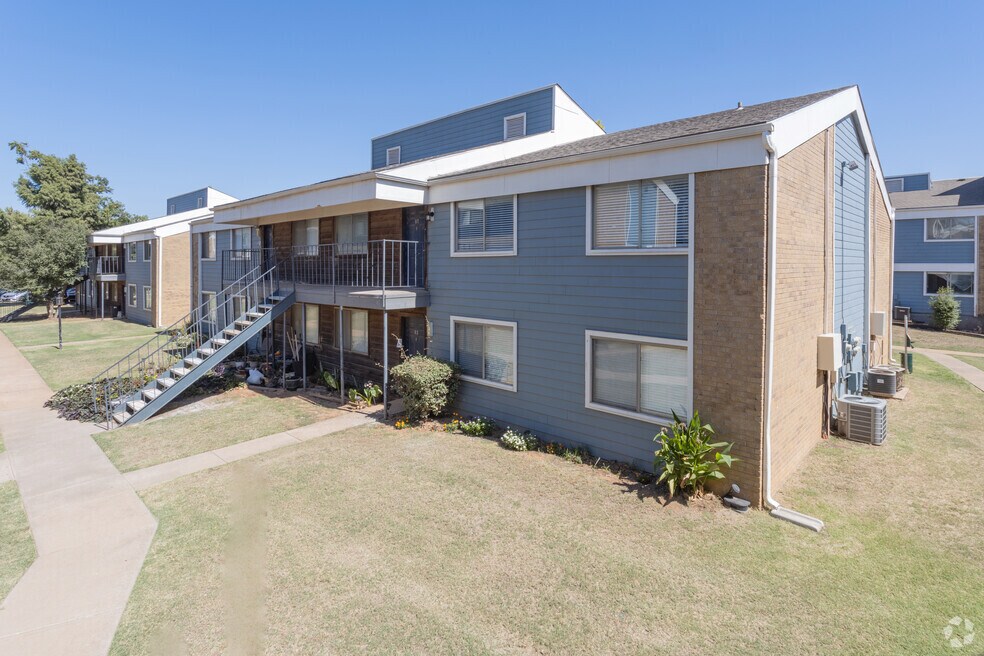 Edge at 40 Townhomes & Apartments 4625 Tinker Diagonal St, Oklahoma