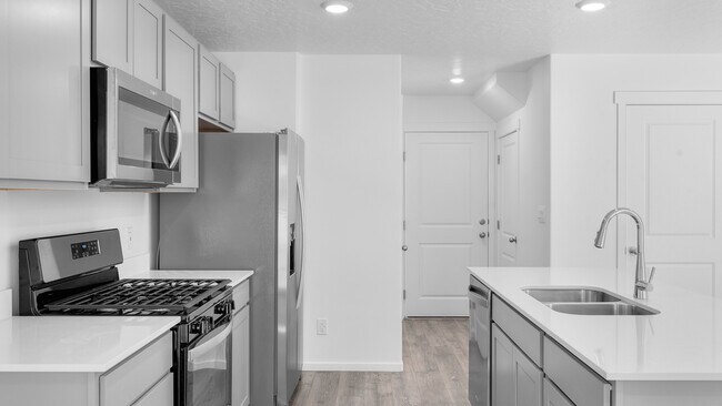 554 W 1870 S unit 1196, Provo, UT 84601 - photo 4