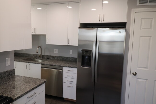 2022 E Saratoga St, Ferndale, MI 48220 - photo 3