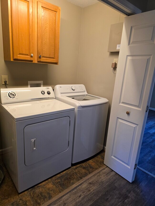 2102 Kingsbury Rd, Hendersonville, NC 28791 - photo 5