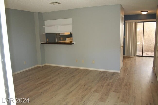 2616 Aracatuba Ave, Las Vegas, NV 89121 - photo 2