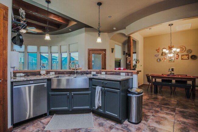 407 Coronado Dr, Alamogordo, NM 88310 - photo 5