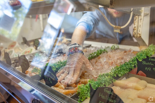 Enjoy fresh seafood, friendly faces, and that laid-back bay shore vibe at the Bay Shore Steam Pot in Centreville, MD.