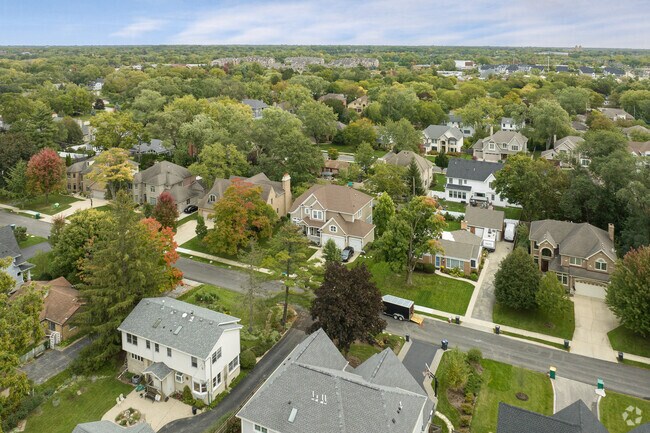 Northbrook is a thriving town in Illinois that's close to Chicago and Lake Michigan.
