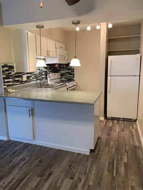 KITCHEN FULL PIC