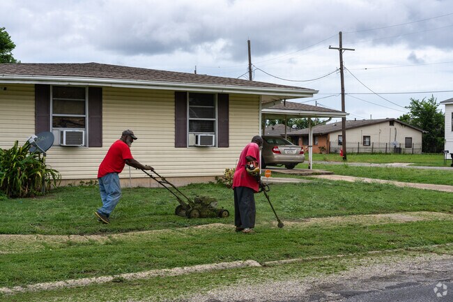 Neighbors in Pontchartrain Park keep their lawns looking great year round.