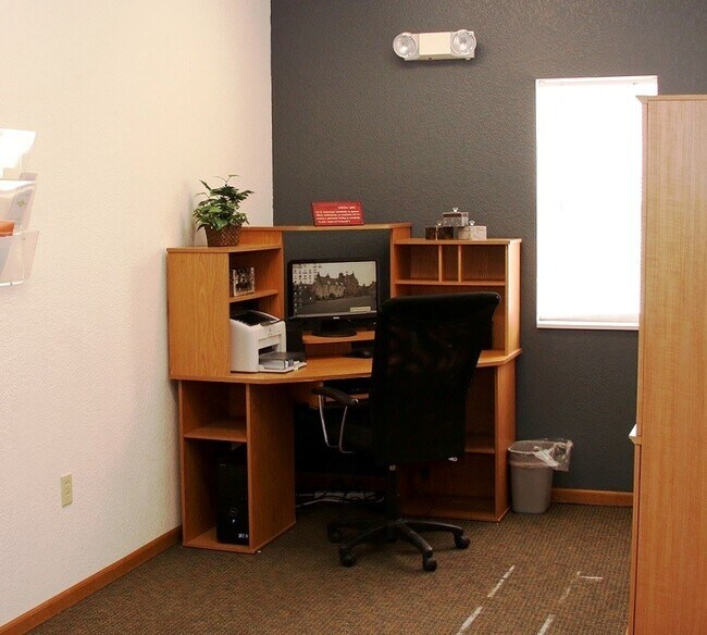 PORTER COMMONS 1415 Katie Dr, Hutchinson, KS