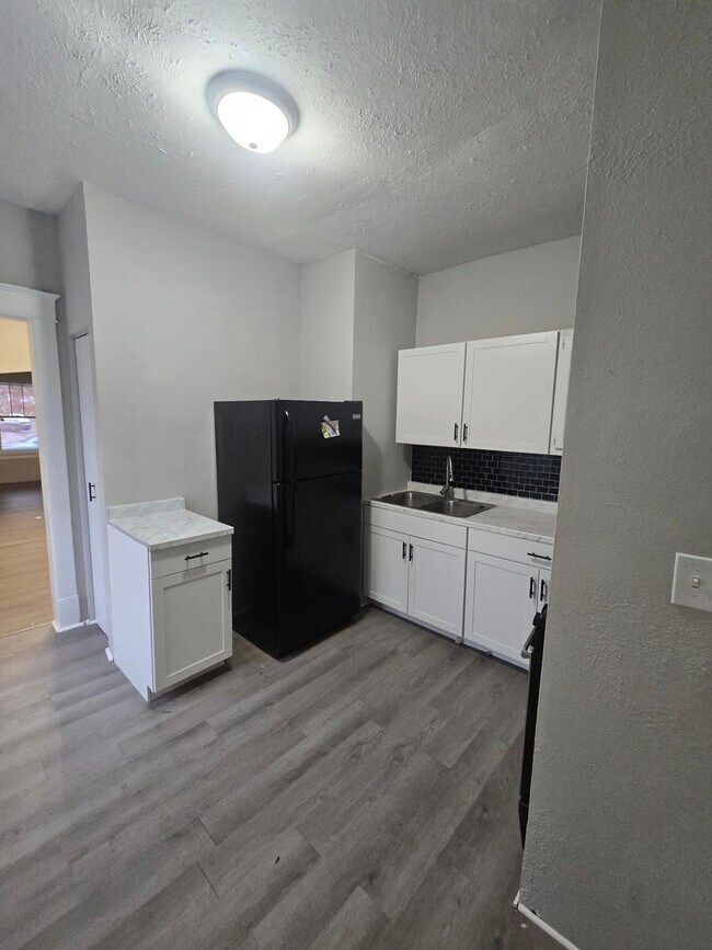 2358 Putnam St unit 1 Lower, Toledo, OH 43620 - photo 6